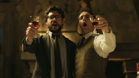 Álvaro Morte y el gallego Pedro Alonso en una imagen de la serie «La Casa de Papel»