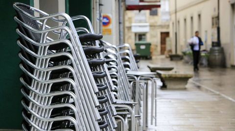 Bares cerrados por las restricciones sanitarias en la zona de vinos de Monforte