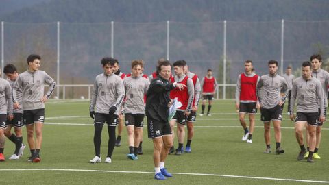 El técnico granate Luisito, durante uno de los entrenamientos de esta semana