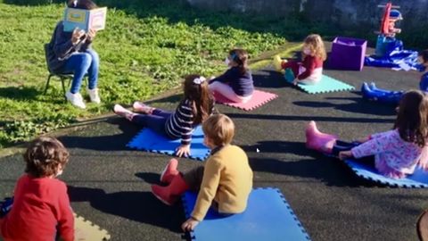 El video del CRA (red de escuelas unitarias) de Dodro muestra las ventajas de aprender en un entorno idílico, con jardines y grandes espacios al aire libre
