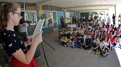 En marzo del 2019, todos los colegios de Rianxo -en la imagen, el Brea Segade- se unieron en un minuto de silencio contra los incendios forestales que periódicamente suceden en la zona
