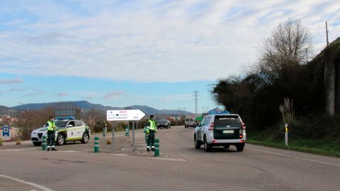 La Guardia Civil vigila el cumplimiento del cierre perimetral en Siero