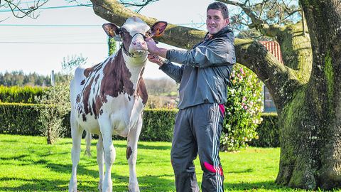 Alberto Lamas dirige esta firma que produce la leche con la que después fabrican sus conocidos quesos