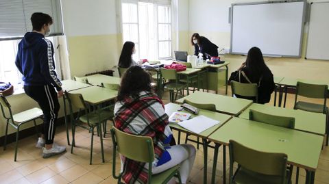 En el instituto Ollos Grandes de Lugo han llamado a los profesores de entre 45 y 55 años para la vacunación inmediata en el HULA