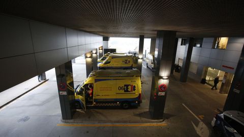 Chuac, ambulancias en la entrada de Urgencias