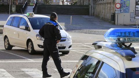 La convocatoria es para cubrir en propiedad tres plazas de la Policía Local de Monforte