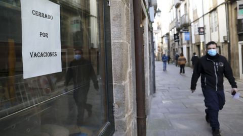 La mayoría de los restaurantes de la calle del Franco de Santiago seguirán cerrados pese a que la Xunta les permite reabrir a partir del viernes
