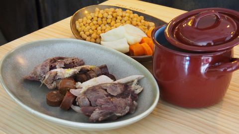 Cinegético. Especializado en caza, el restaurante Treze sustituye las tradicionales carnes por ciervo, jabalí, perdiz y faisán incluso en los embutidos.