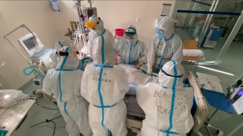 Una escena de la unidad de críticos del Chuo en plena segunda ola de la pandemia
