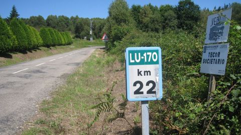 Parte del tramo de la carretera que discurre por Xermade se encuentra está en mal estado