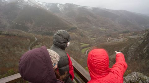 Vista das montañas dos Ancares dende un miradoiro
