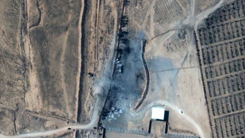 Imagen de los edificios destruidos en el cruce fronterizo entre Irak y Siria después de los ataques aéreos estadounidenses