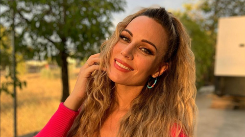 Edurne, con pendientes y anillo comprados en Strass de Burela