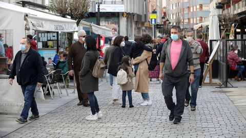 Calle peatonal de Boiro, municipio que tiene registrados diez casos de covid en los últimos 14 días