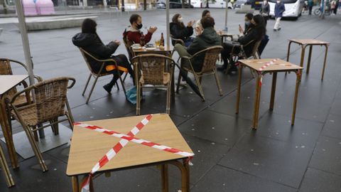 Las mesas que no se puedan usar en las terrazas tienen que estar precintadas