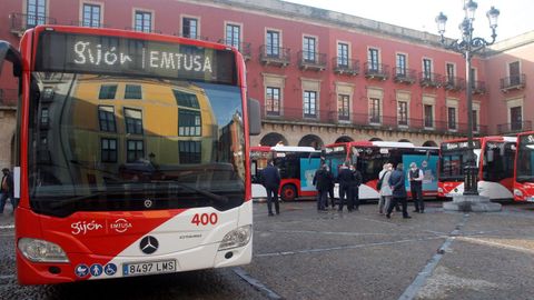 Presentacin de los siete nuevos autobuses hbridos de Emtusa