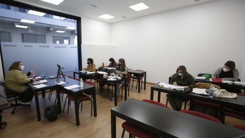 Clase de repaso en la Academia Nós de A Coruña