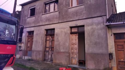 Los bomberos salvaron la estructura de la casa y tanto la planta baja como el piso primero sufrieron escasos daños