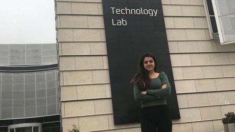 Sampedro, a las puertas del laboratorio tecnológico de Repsol.