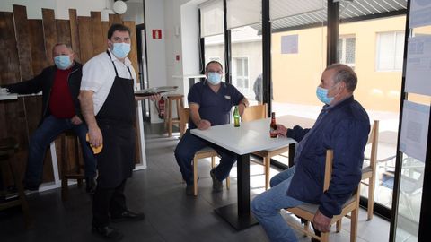 Javier Molinos considera que en el interior del local es más fácil vigilar a los clientes
