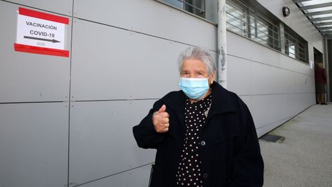 Teresa Otero, de 91 años, se vacunó este viernes en Boiro después de haber superado varias enfermedades durante su vida