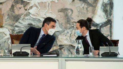 El presidente del Gobierno, Pedro Sánchez, y el vicepresidente segundo, Pablo Iglesias, en una reunión del Consejo de Ministros