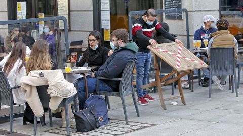 La policía controla que se cumplan las normas Covid en las terrazas