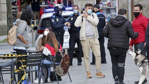 La policía controla que se cumplan las normas Covid en las terrazas
