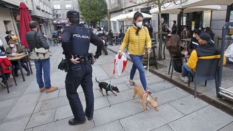 La policía controla que se cumplan las normas Covid en las terrazas