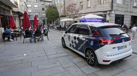 La policía controla que se cumplan las normas Covid en las terrazas