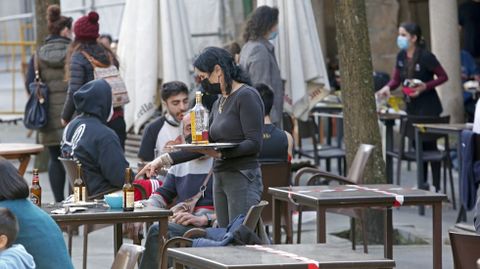 La policía controla que se cumplan las normas Covid en las terrazas