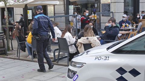 La policía controla que se cumplan las normas Covid en las terrazas