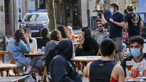 La policía vigila que se cumplan las normas Covid en las terrazas
