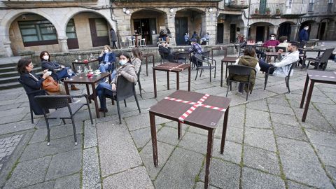 La policía vigila que se cumplan las normas Covid en las terrazas