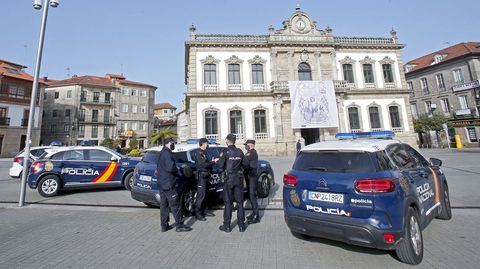 La policía vigila que se cumplan las normas Covid en las terrazas