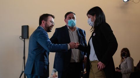 El vicepresidente en funciones de la Generalitat, Pere Aragonès, el líder de ERC, Oriol Junqueras, y la secretaria general adjunta, Marta Vilalta, ante de una rueda de prensa el pasado viernes en Barcelona