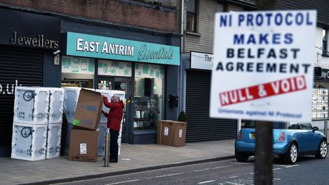 Cartel contra los controles fronterizos del brexit, en el puerto de Larne