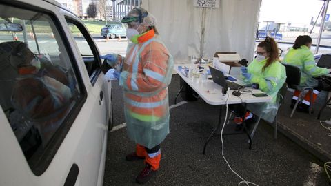 Toma de muestras para el cribado de Narón, al que está convocada más de la mitad de la población