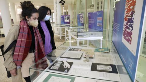 A mostra reúne fotos, debuxos orixinais, cartas, borradores de publicacións e outros materiais inéditos