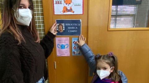 La biblioteca del centro educativo ha recibido el nombre de la escritora Marica Campo, natural de O Incio