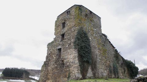 Terras de Burón: Torre de Altamira en A Pobra, A Fonsagrada