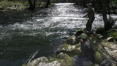 Terras de Burón: río Eo a su paso por A Fonsagrada, muy apreciado por los pescadores
