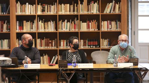 Manuel Gago, Rosario Álvarez e Fernando Arribas, na presentación do proxecto na sede compostelá do Consello da Cultura Galega