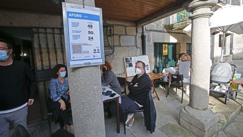 Los carteles con los aforos y los códigos QR ya están extendidos en los locales de hostelería de la ciudad de Pontevedra que están abiertos
