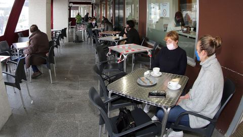 Ambiente en una terraza de Rianxo