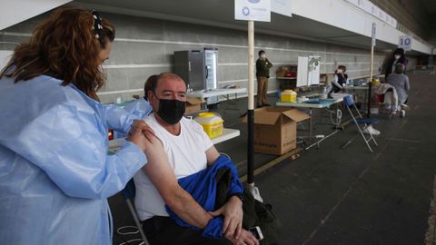 Vacunación masiva contra el covid en el recinto ferial de Pontevedra