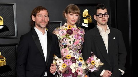 Taylor Swift con Aaron Dessner y Jack Antonoff