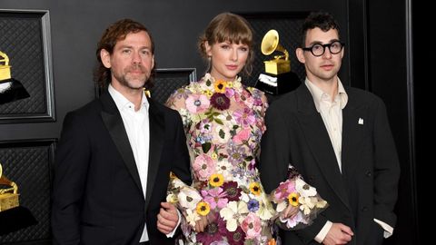 Taylor Swift con Aaron Dessner y Jack Antonoff 