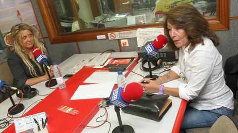 En Radio Voz Ferrol en el año 2011, cuando era candidata al Congreso, y junto a la entonces secretaria de Organización del PSOE, Beatriz Sestayo