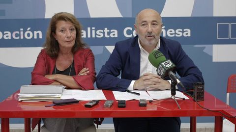 En agosto del 2015, con el senador Javier Losada, presentando las enmiendas presentadas a los Presupuestos Generales del Estado